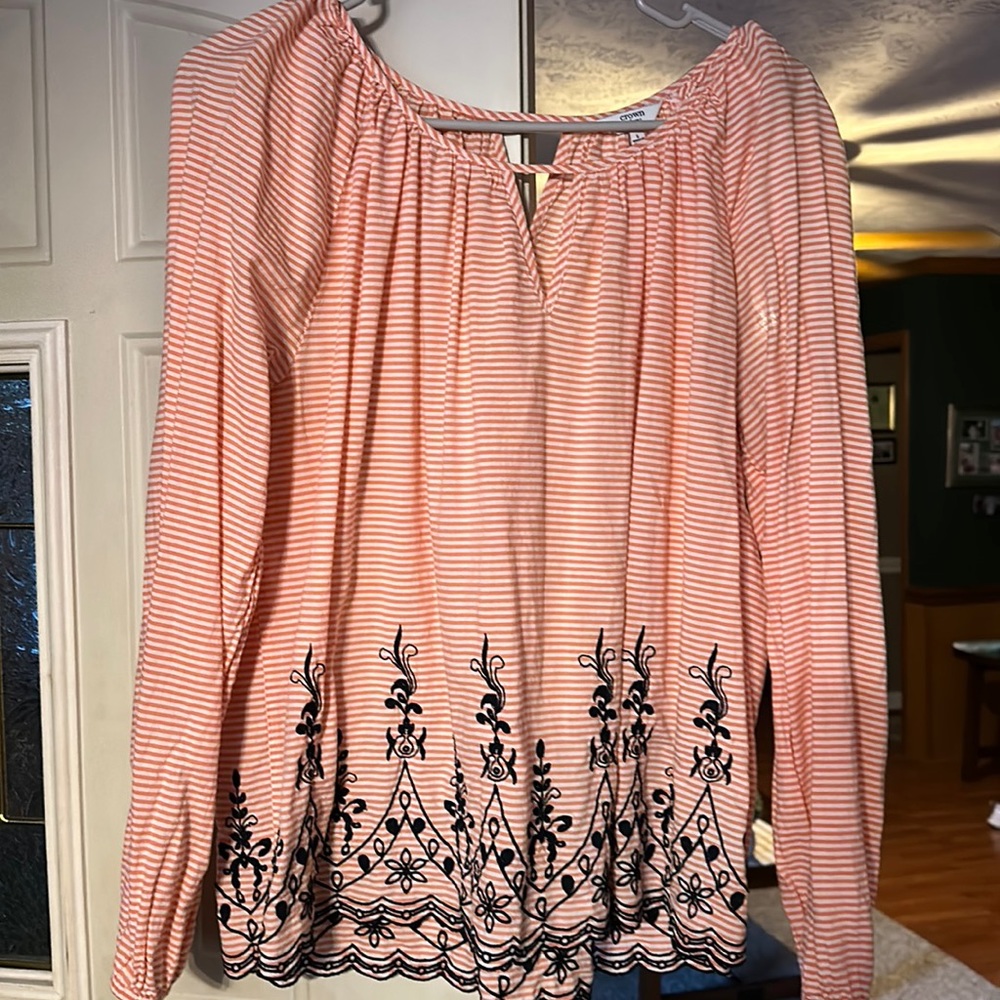 Bundle of 4 crown and ivy dress shirts 2 large and 2 med selling all together